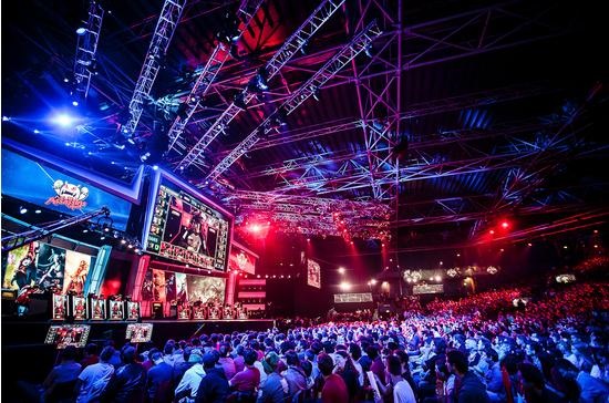 英雄联盟S15全球总决赛：Faker丝血反杀与让二追三逆风翻盘，电竞商业化进程加速-蜂鸟竞技